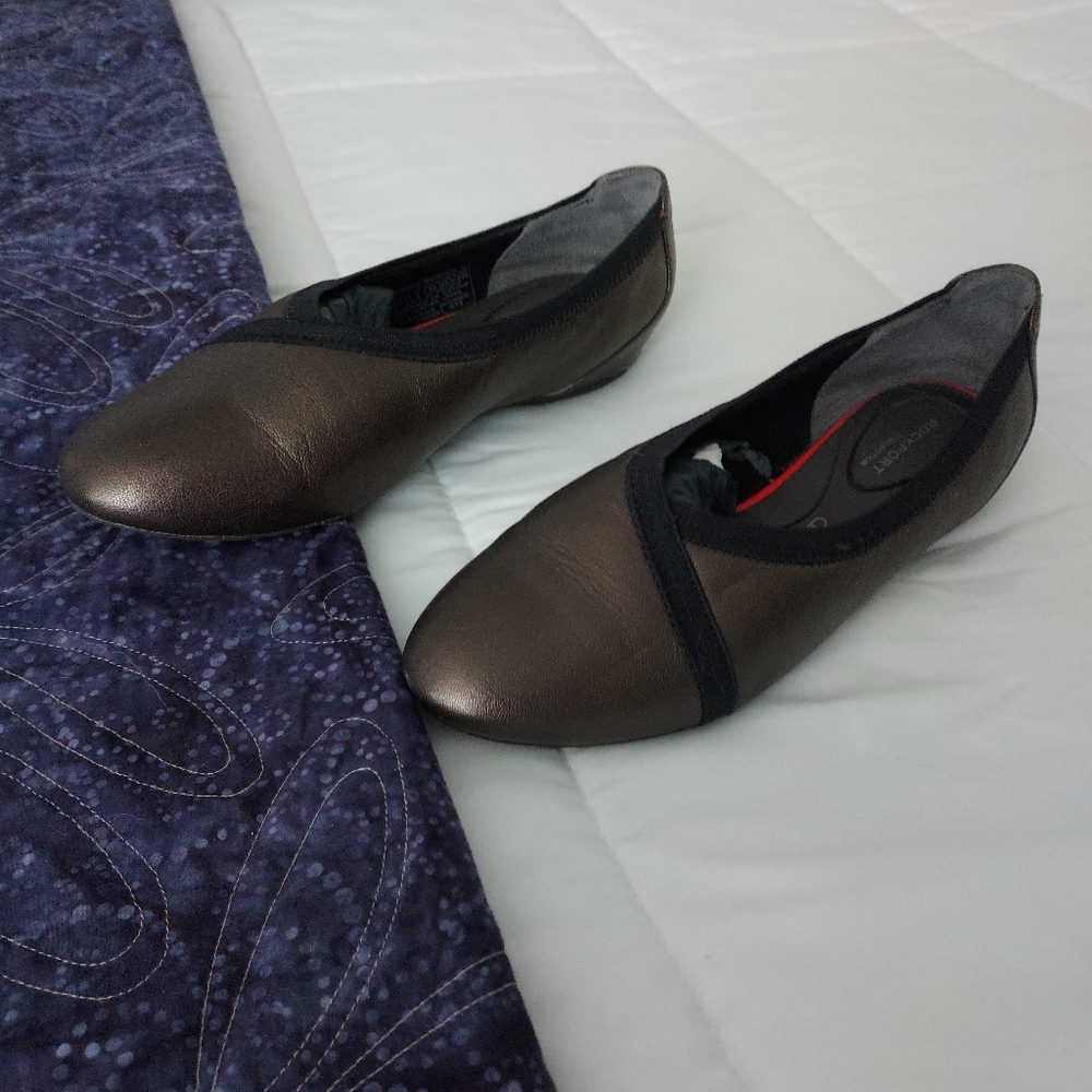 EUC Rockport total motion flats, greenish bronze, 7.5